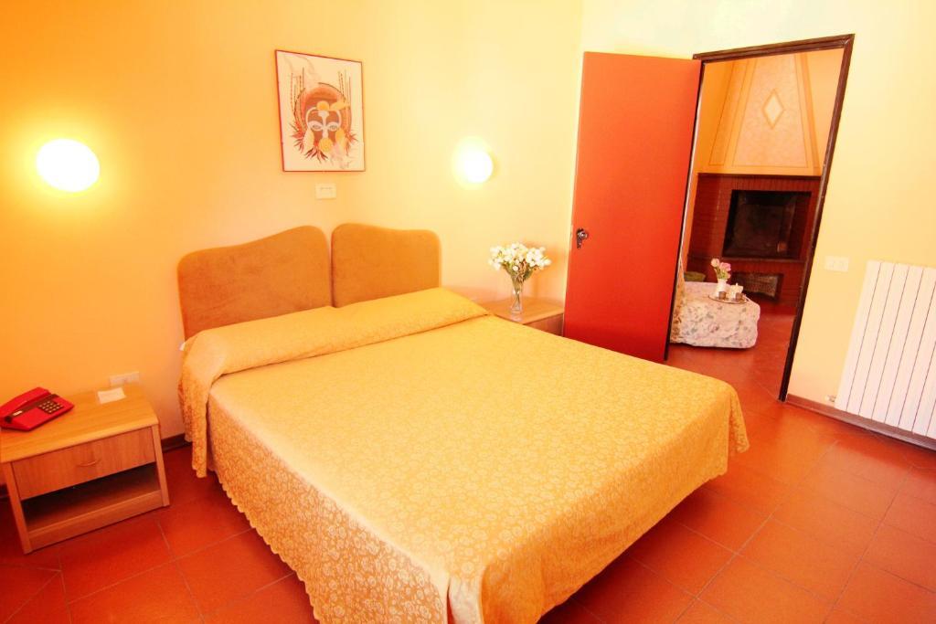 Hotel Boni Cerri Spoleto Room photo