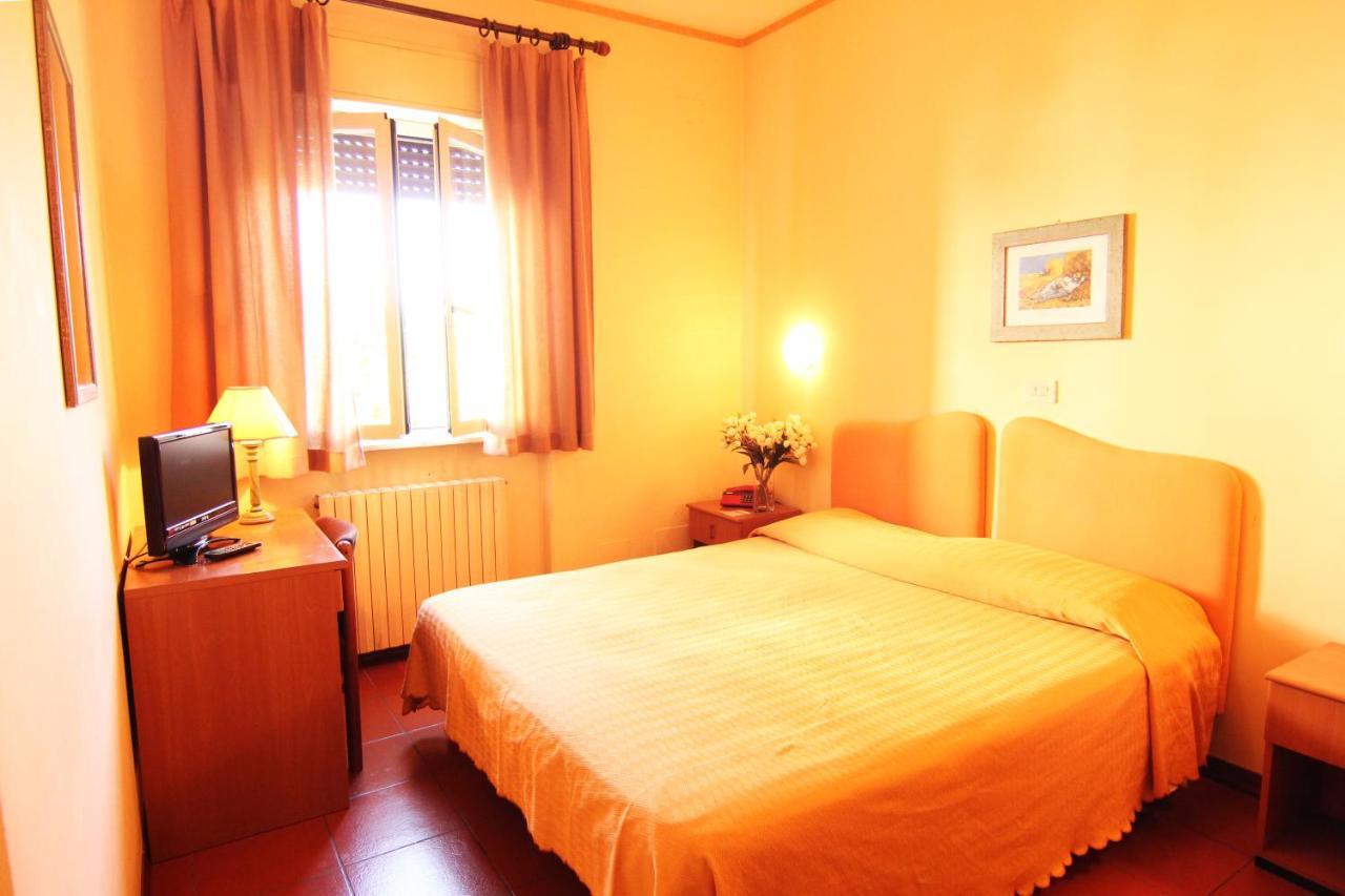 Hotel Boni Cerri Spoleto Room photo
