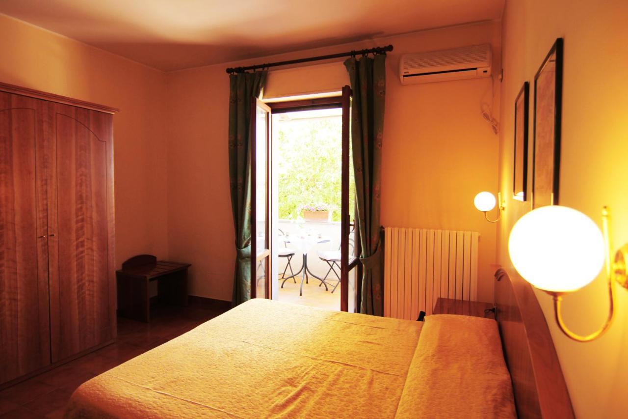 Hotel Boni Cerri Spoleto Room photo